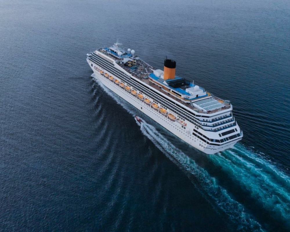 aerial-view-beautiful-white-cruise-ship-luxury-cruise-concept-tourism-travel-h