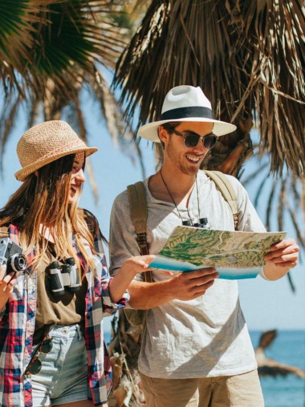 lost-tourists-beach